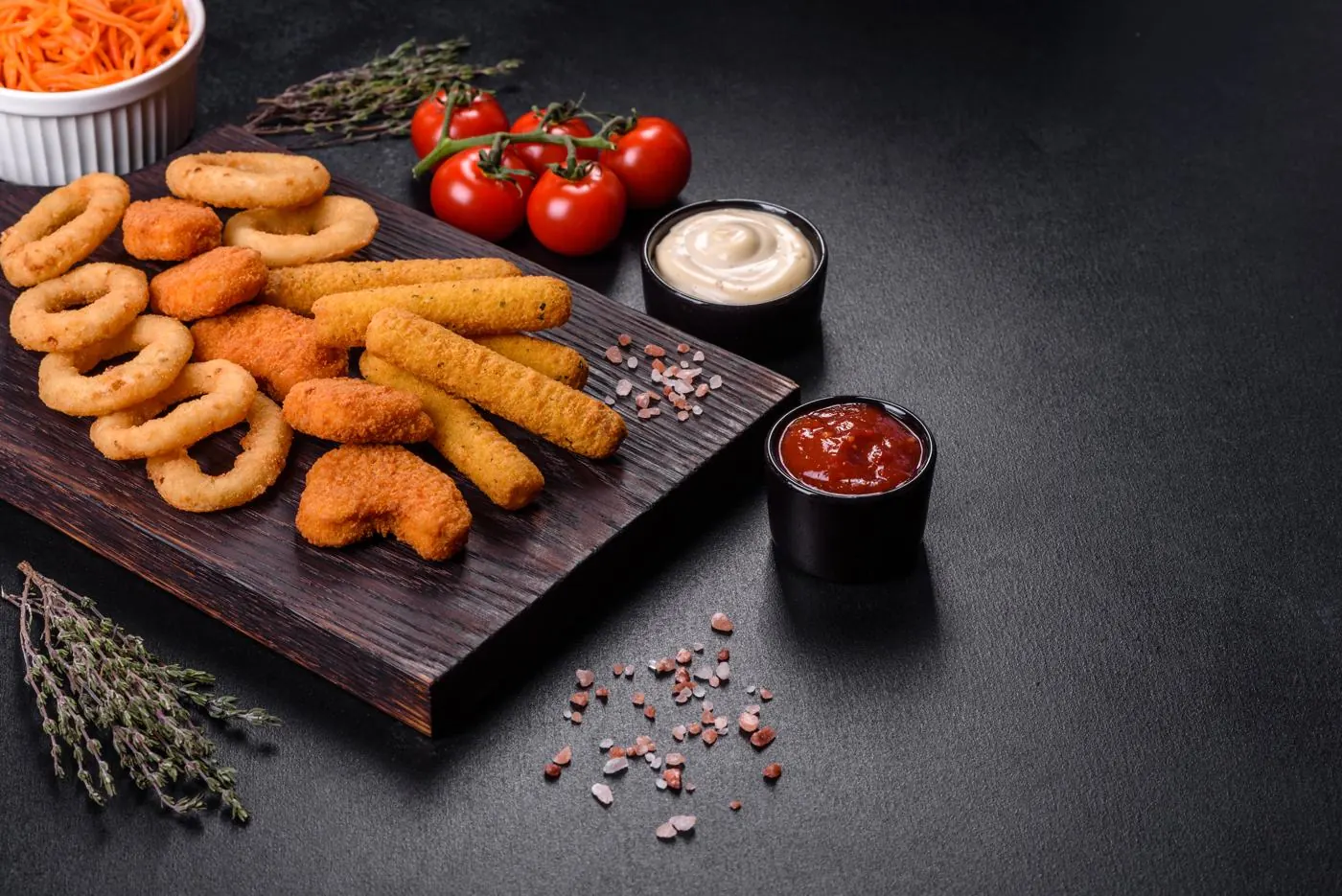 Tabla de rebozados con salsas