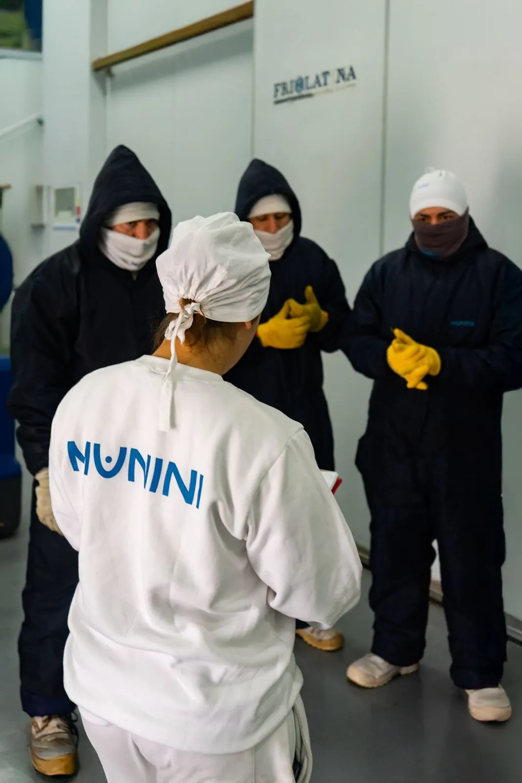 Equipo de planta en la cámara de frío